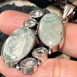 Variscite Utahlute Pendant 2 1/4”